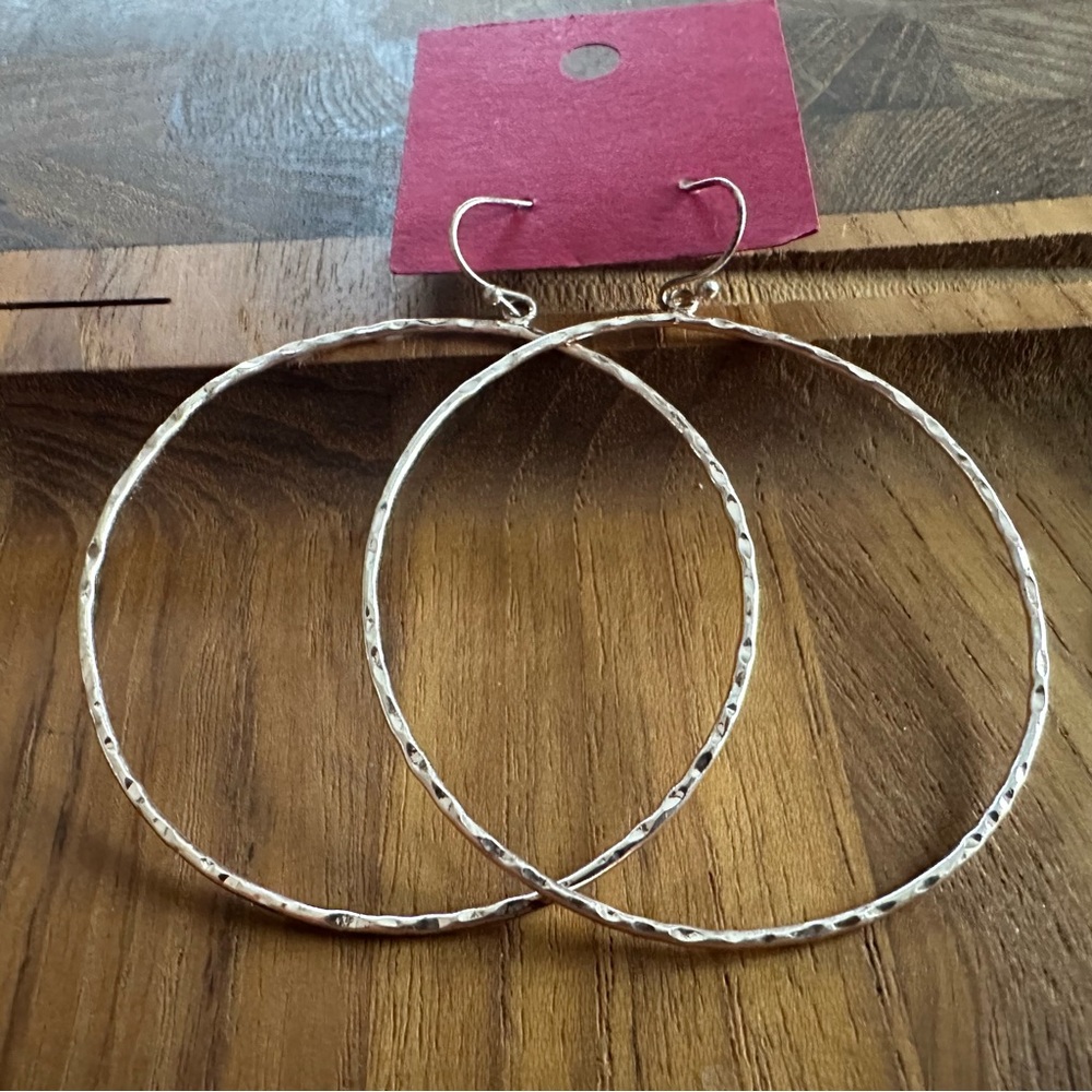 Metallic Earrings - Hook closure Hoops - Metal tones - Rose gold? Silver? Gold? - Picture 4 of 5